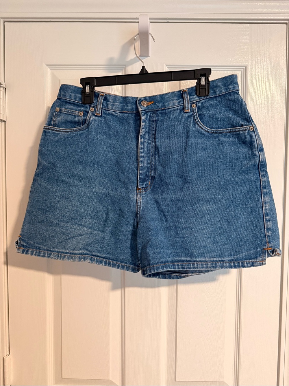 Generra Jeans Women’s Classic High-Rise Denim Shorts in Blue
